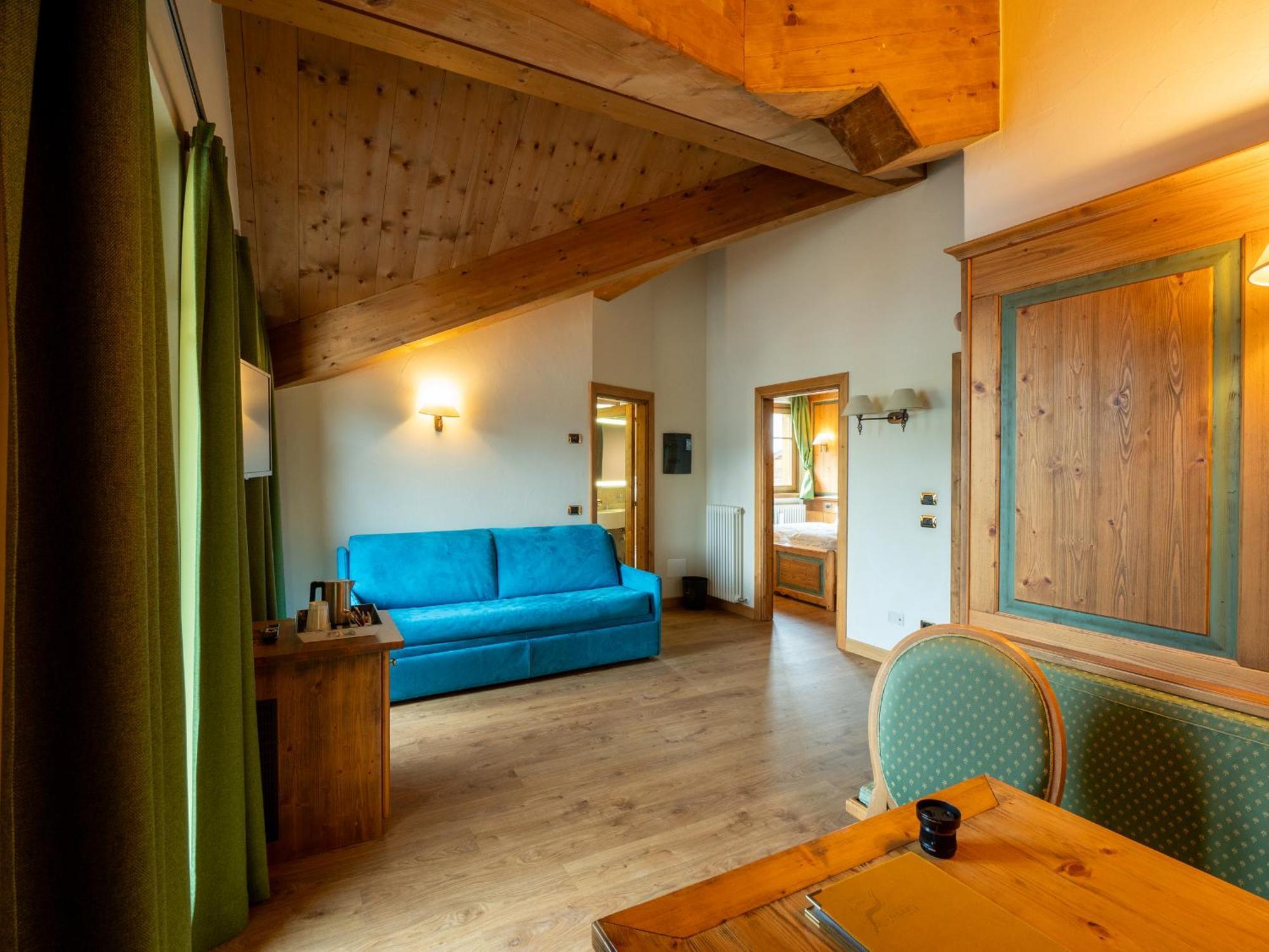 Hotel Cervo リヴィーニョ エクステリア 写真