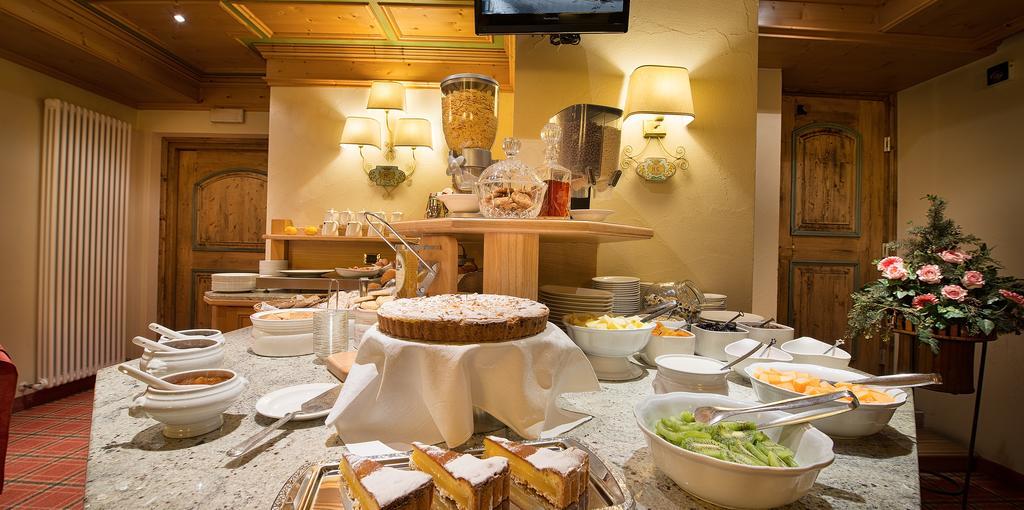 Hotel Cervo リヴィーニョ エクステリア 写真